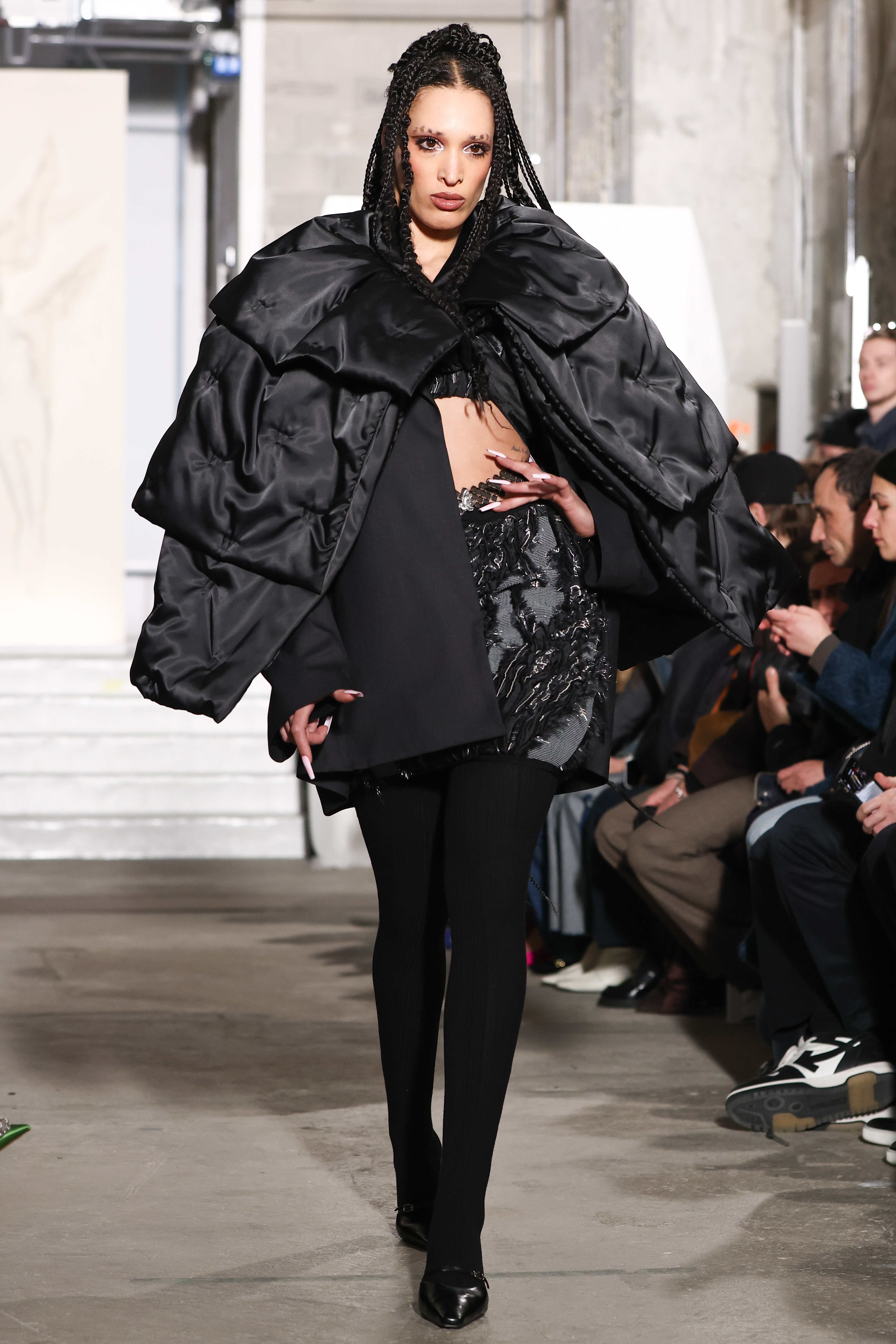 巴黎时装周2020年秋冬水中走秀,伦敦时装周2023春夏时装秀