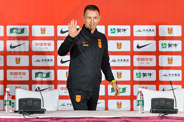 扬科维奇向全队提要求,扬科维奇回怼费德勒