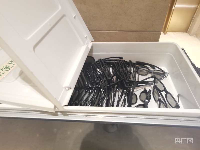 看3d电影还要掏钱买3d眼镜,看3d电影买3d眼镜是违法的吗