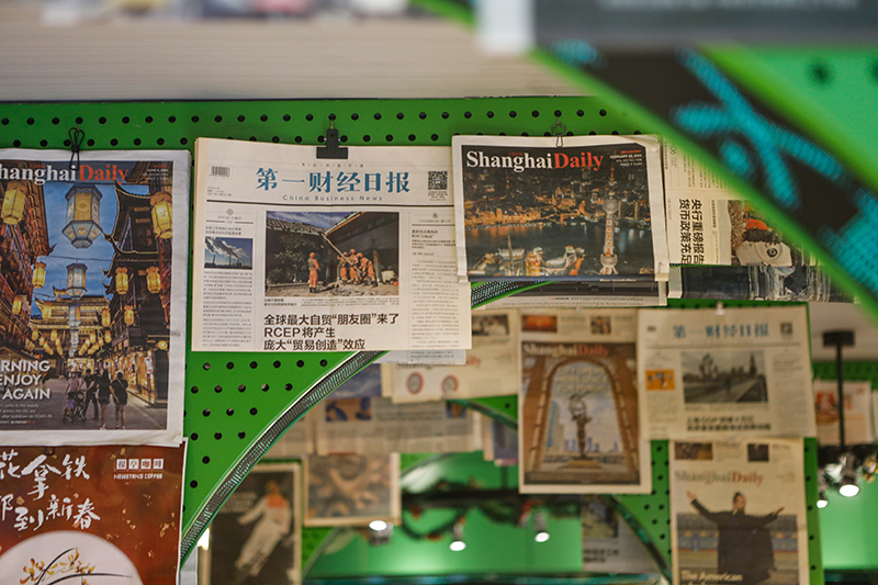 上海南京路旁的百年申报馆，开了一家报纸主题咖啡馆