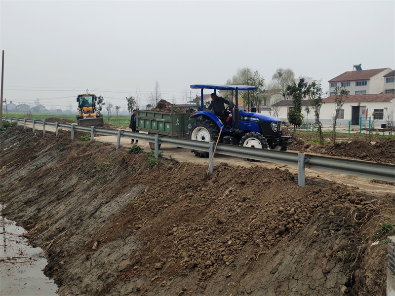 麻鸭当“红娘”莲藕走亲戚襄阳宜城跨区域*党**建“手牵手”牵出“新机遇