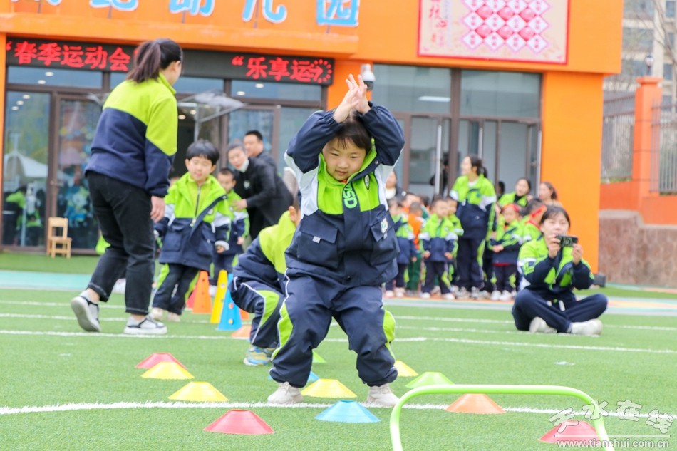 体能竞技展示幼儿园,幼儿园冬季运动会体能展示
