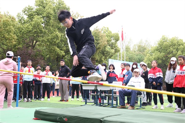 春季运动会总结和收获,运动会开幕式小学生快乐成长