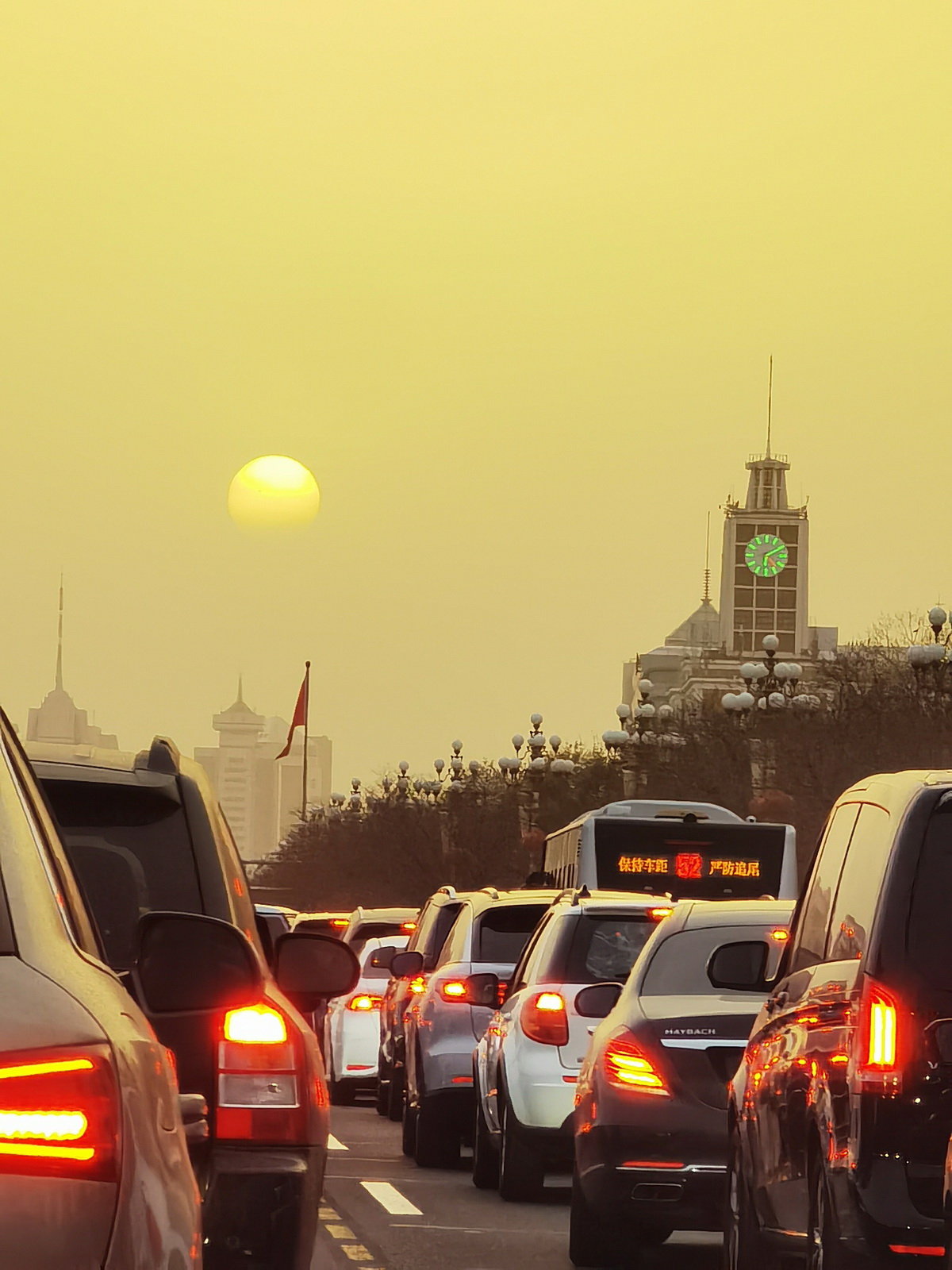 直播北方大范围沙尘来袭持续几天,一张图看北方大范围沙尘再度来袭