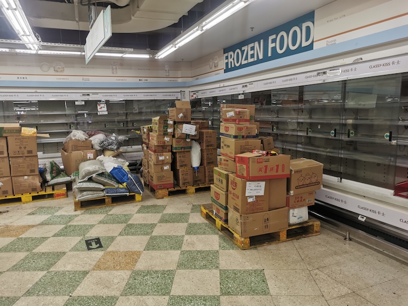 坐拥黄金地段也活不下去了！华润万家一门店关店倒计时，记者实探：新业态转型是出路吗