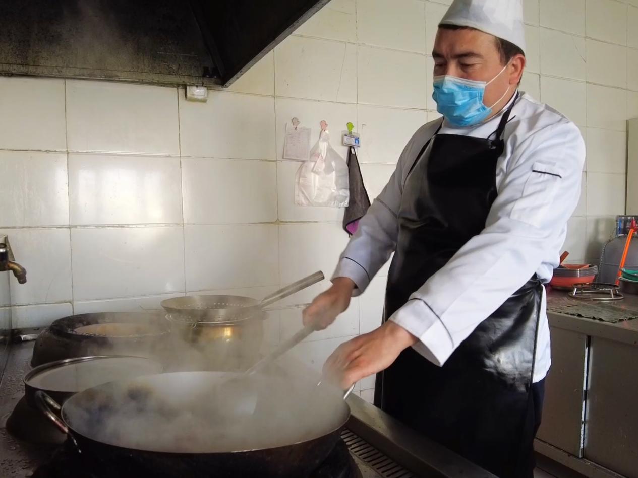 【奋进的春天】努日·麦提托合提：产业发展探路者村民致富带头人