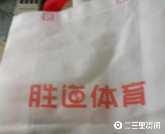 商场买的耐克鞋掉色怎么办,耐克鞋子掉色了可以补吗