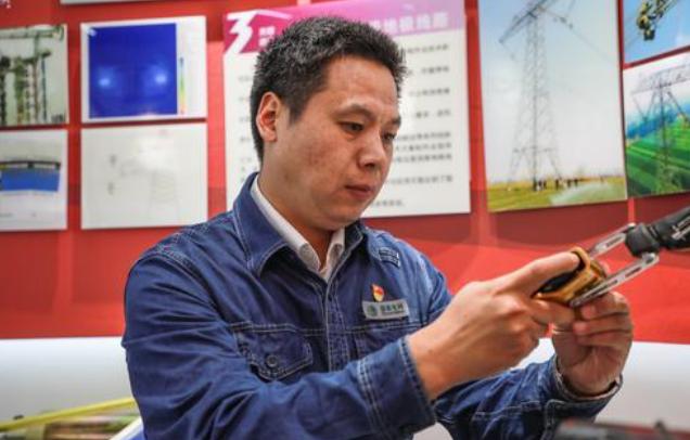 特高压线上的高空舞者,刀尖上的舞者高空