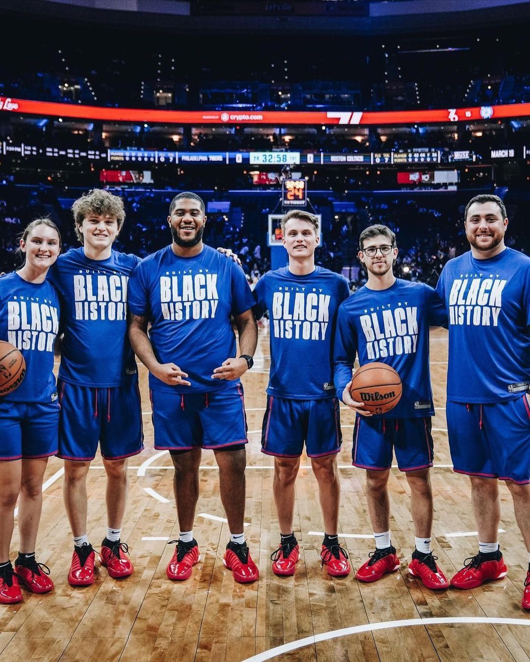 优质队友！盘点登哥那些年送出过的礼物：大金链一箱手机......