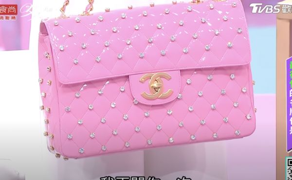 王思佳被质疑拿假包包,王思佳的香奈儿包是假的吗