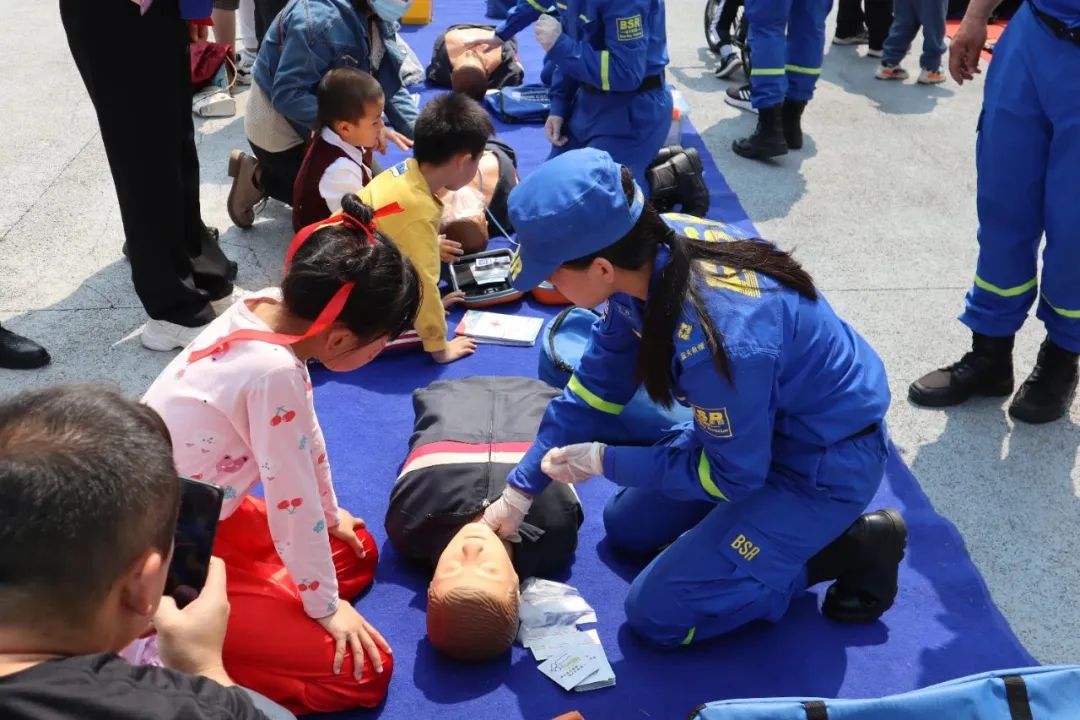 日照大海人山人海,今天日照