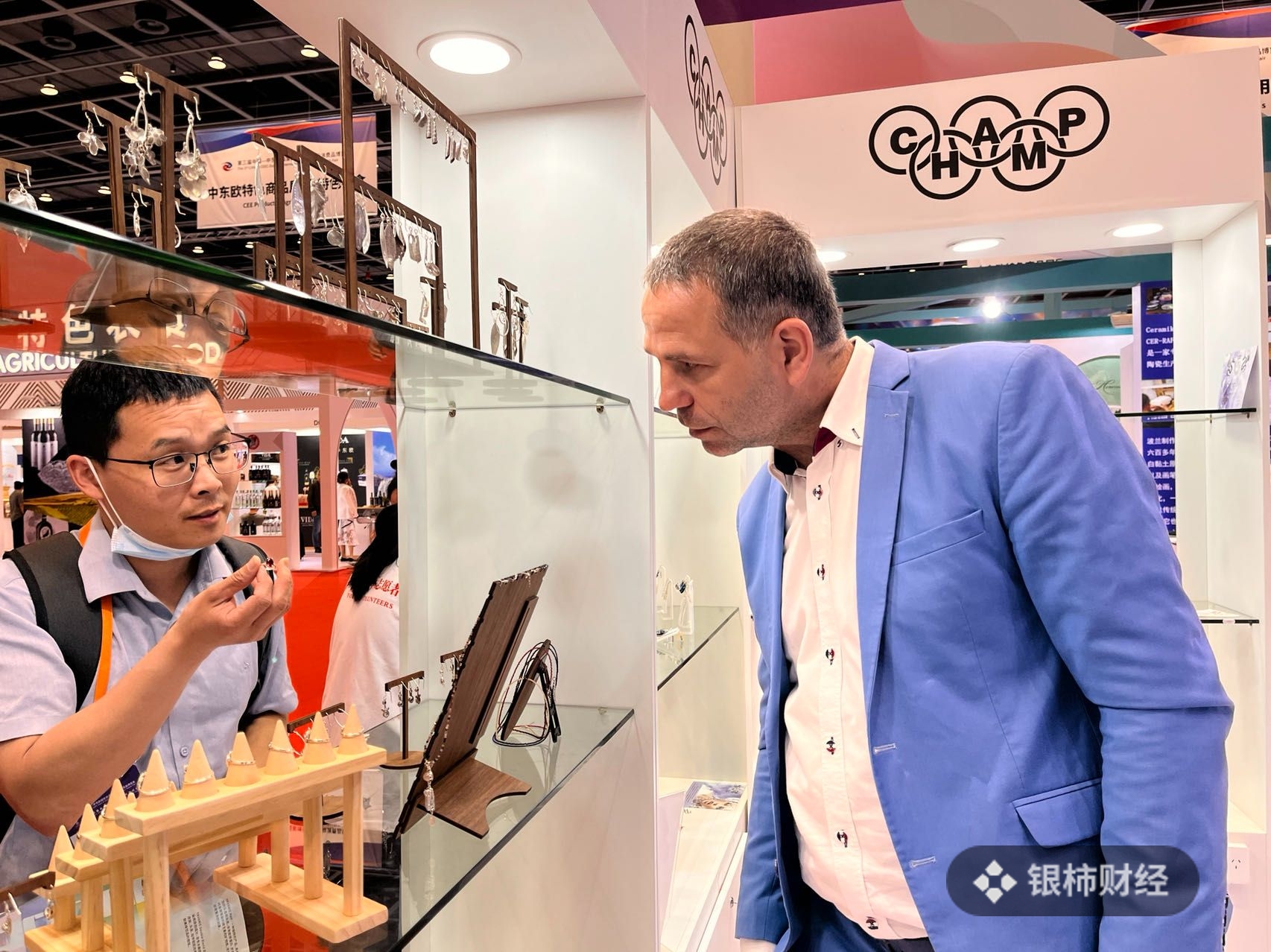 探馆|塞尔维亚商人在展位上打出了“寻找代理商”