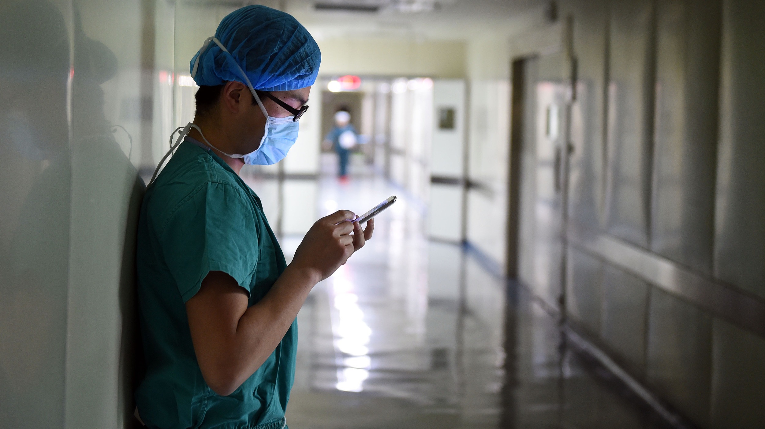 病人被忘磁共振舱近3小时,病人被遗忘在磁共振舱有什么影响