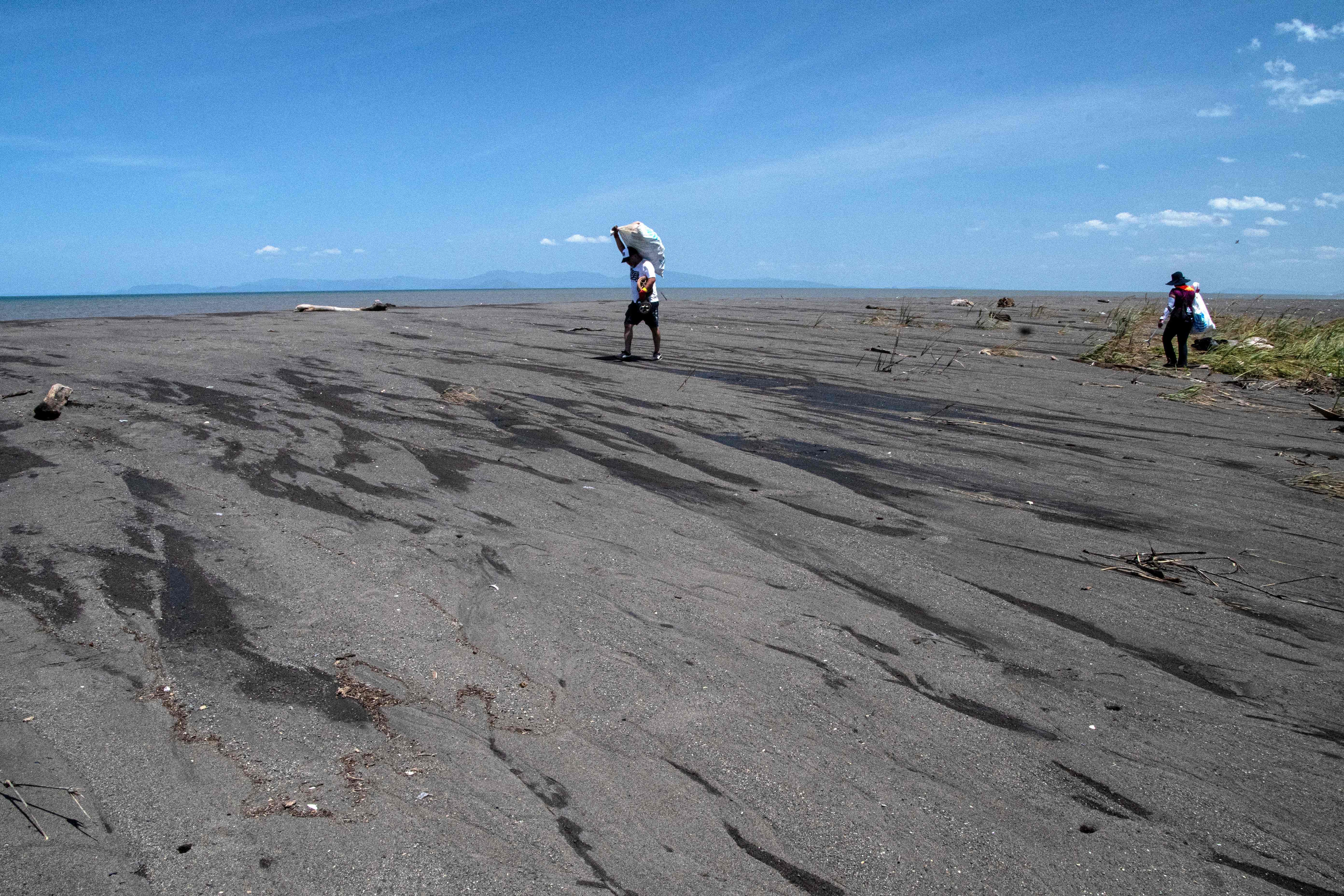 英国海滩垃圾清理,斯里兰卡海滩垃圾清理