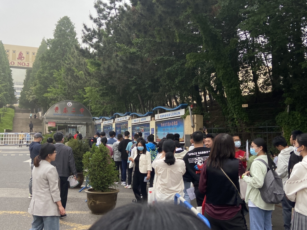 新闻周刊丨接“招”自招，备考陪考！两个中考家庭背后的故事