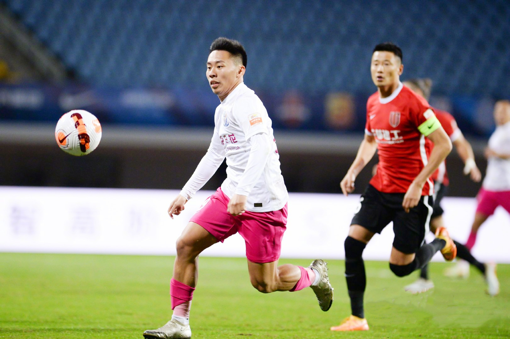 【赛前】勇闯“凤凰山KTV”之前，申花先听场演唱会热身