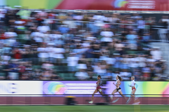 用速度留住速度：全画幅专微EOSR3的快字诀