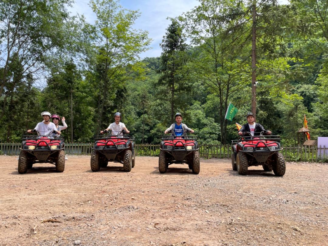 1000米玻璃水滑道、“狂野”山地越野车赛道……谷城最新网红打卡地,你来了吗?