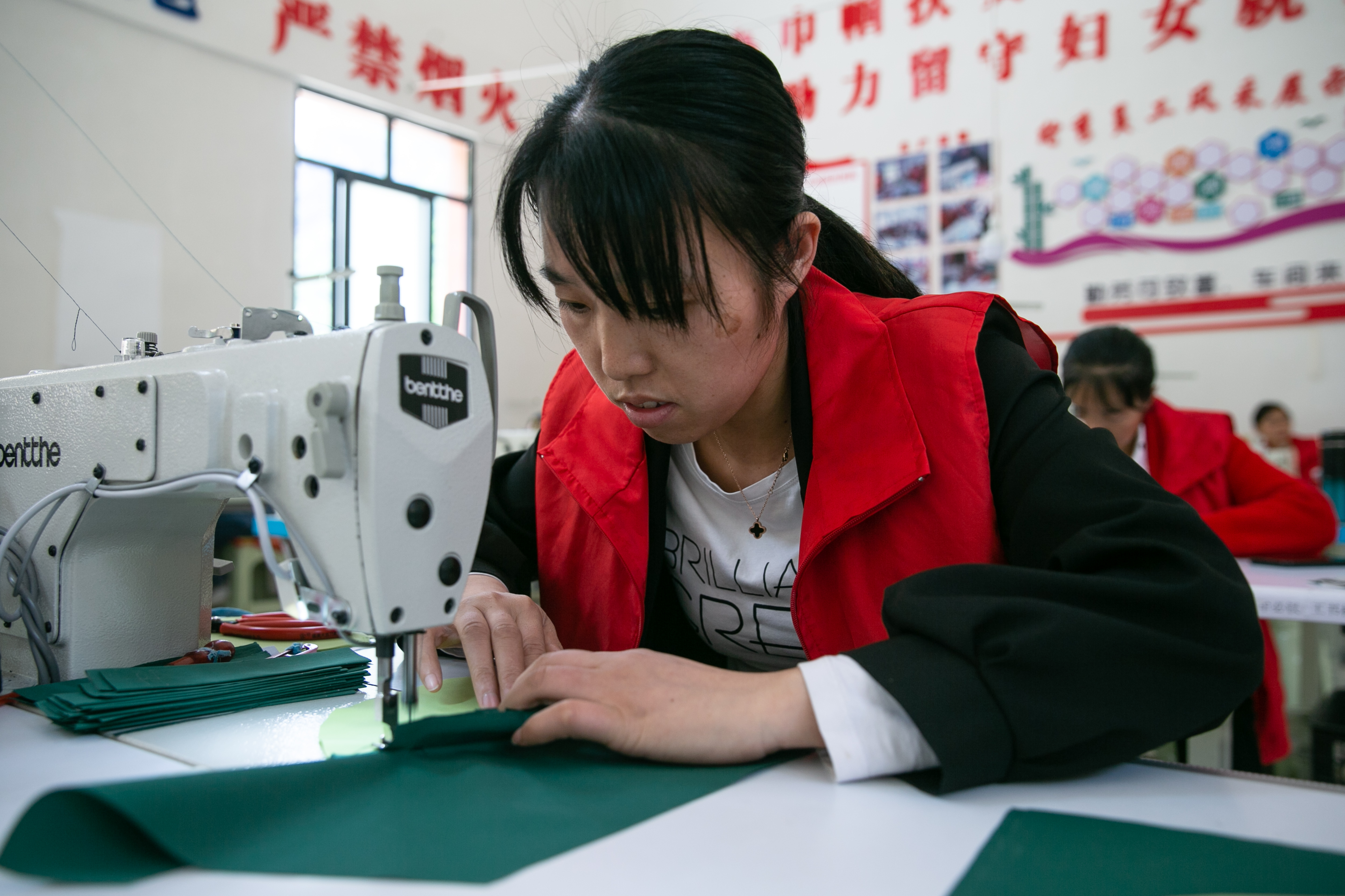 （社会）重庆城口：“家门口工坊”助力百姓就业增收