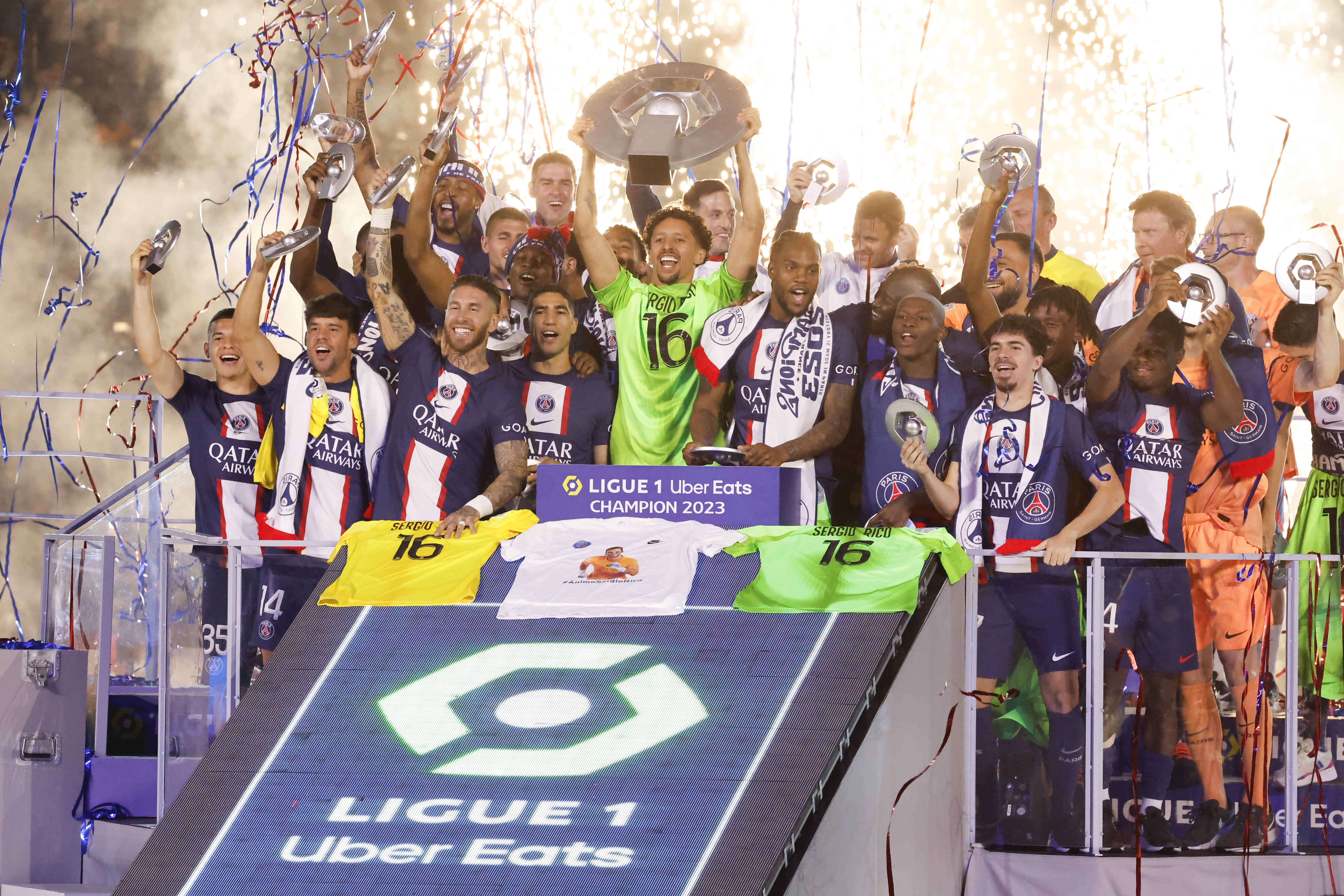 体育足球欧冠,巴黎圣日耳曼夺冠球迷