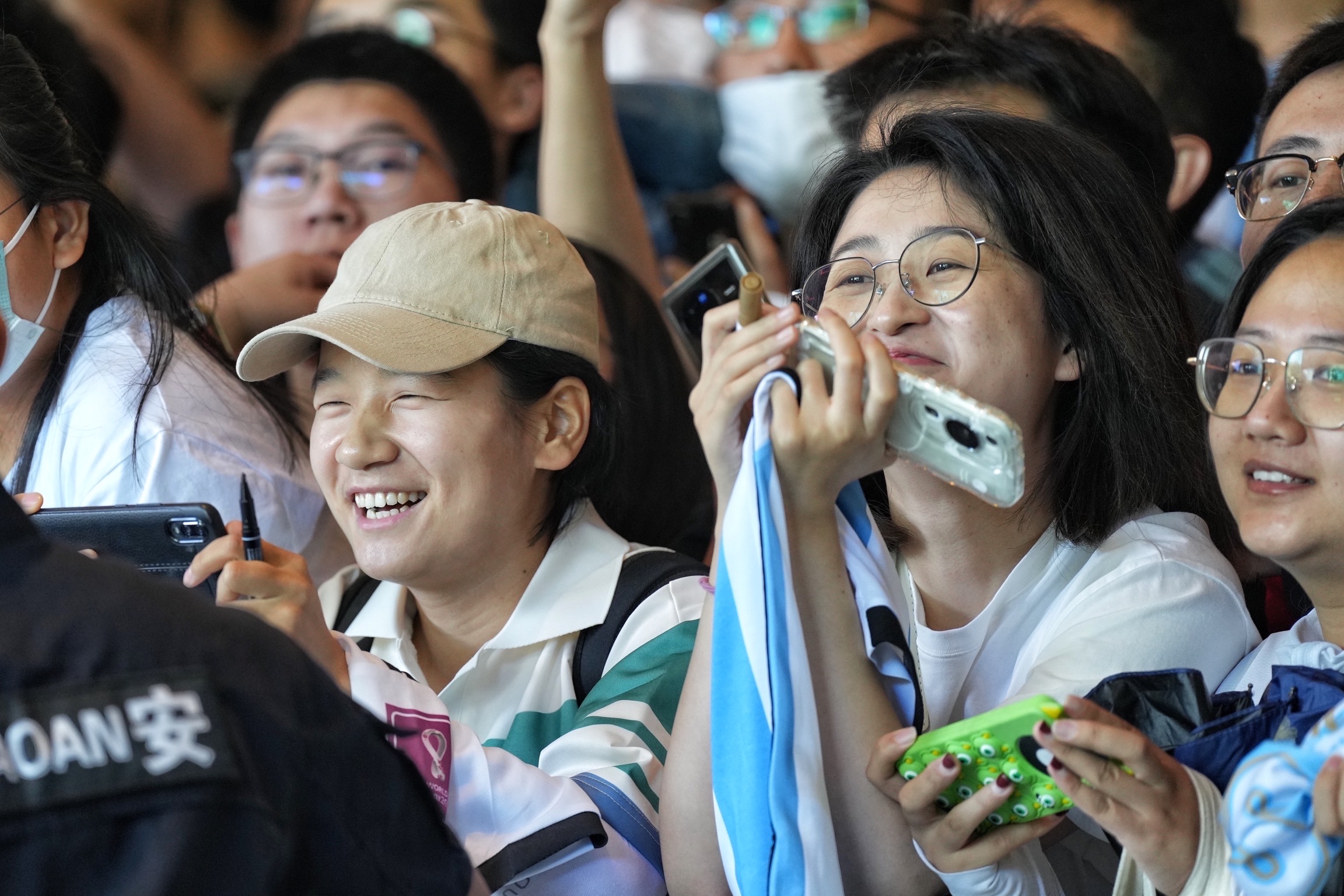 球迷等待梅西到巴黎直播,足球体育梅西