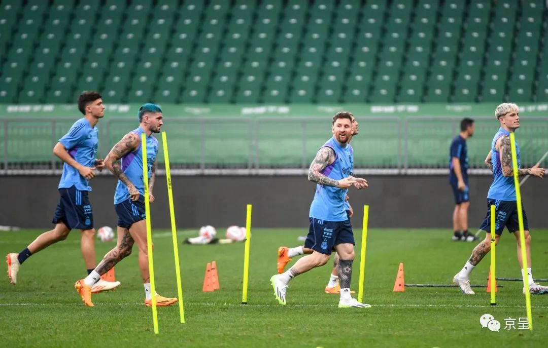 梅西亮相仪式震撼剪辑,曝梅西缺席阿根廷队训练视频