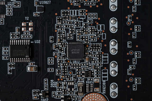 不惜堆料的旗舰“芯”王，索泰GeForceRTX4090PGFOC显卡评测