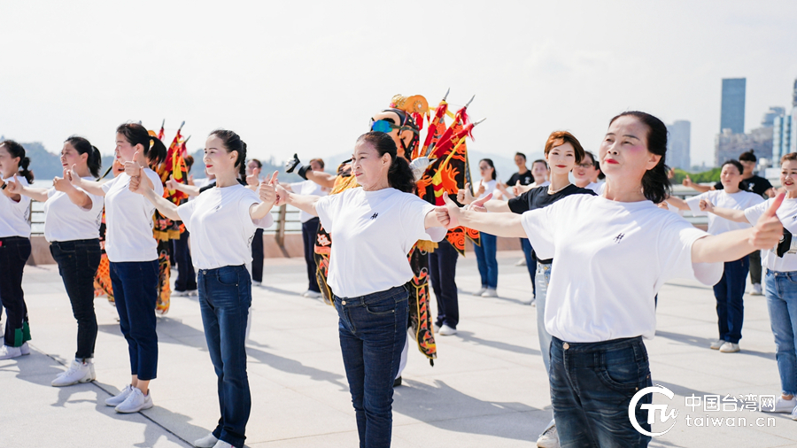 两岸原创广场舞,两岸原创广场舞展演举行