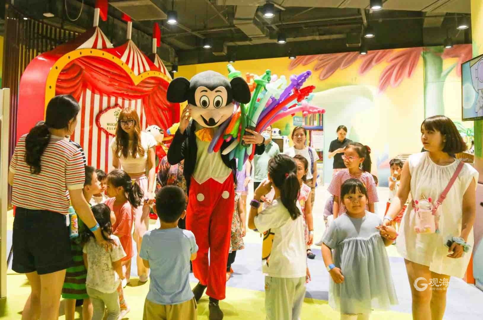 青岛多个景区迎来客流高峰,青岛海滨风景区五一游客数量