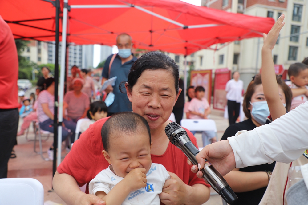 大篷车队“垄上行”青岛“金融知识乡村行”活动第七站走进西海岸之一