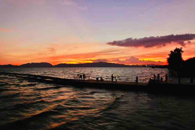 有一种叫云南的生活｜快看！天空打翻了调色盘，色彩洒在了昆明这里→