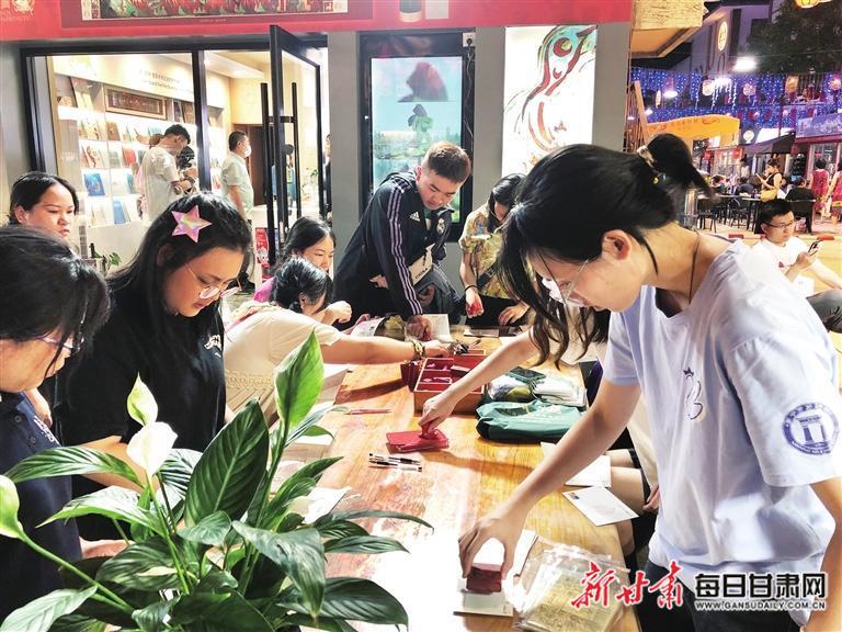 【相约兰洽共筑未来】方寸见真章文创“邮”天下甘肃邮政大力推动主题邮局建设助力地方经济社会高质量发展