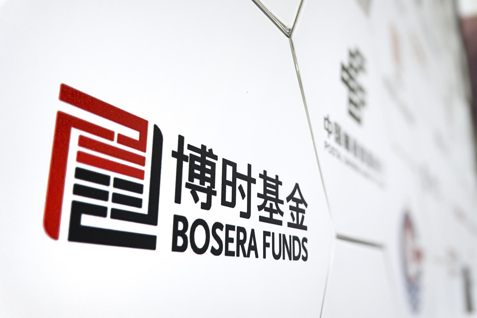 绠$悊瑙勬ā澶у箙缂╂按,鍩洪噾绠$悊瑙勬ā绐佺劧鍙樺皬