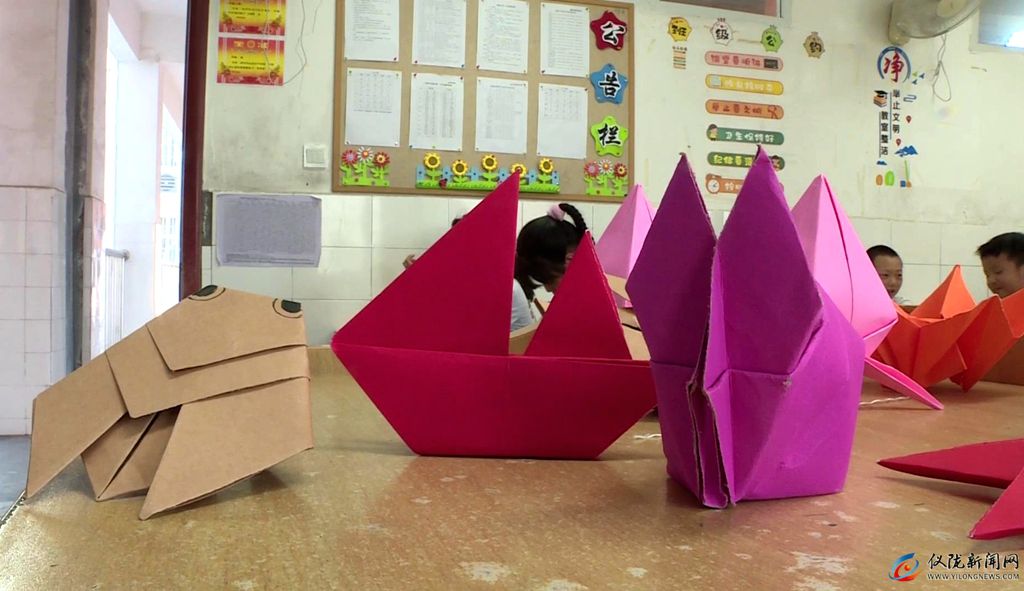 离堆小学：折纸绳艺作品喜迎成都大运会