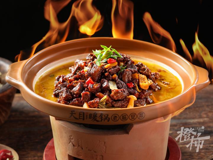 200名“尔滨”教练空降临安带滑雪，吃天目暖锅、泡湍口温泉……