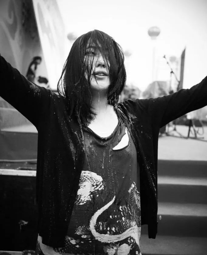 「玩命女主唱」冯海宁：我都45岁了，还要被PUA？