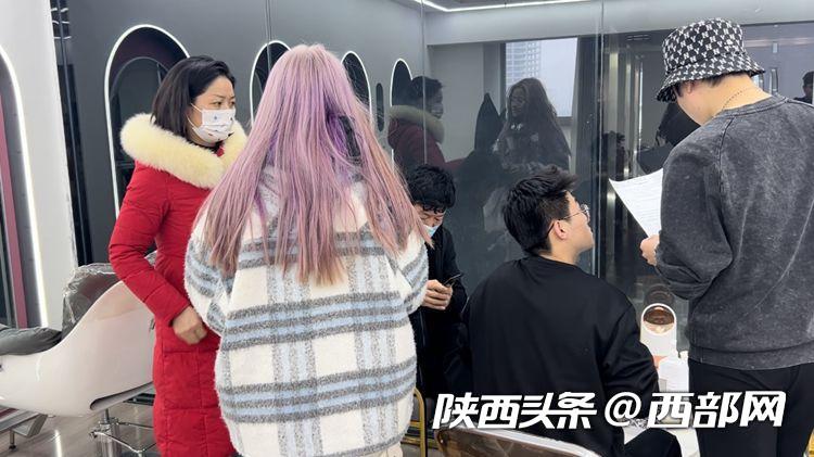 维权3·15丨西安一女子漂染完头发后一拉就断店家：工作人员失误