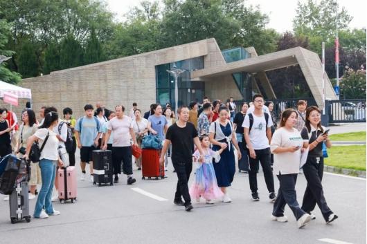 西安培华学院哪一年升的本科,西安培华学院新生报名了吗