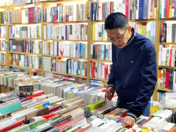 百相图|⑤“我们书店”店主马一：以“书”会友16年坚守只为遇见更多“有趣”的人